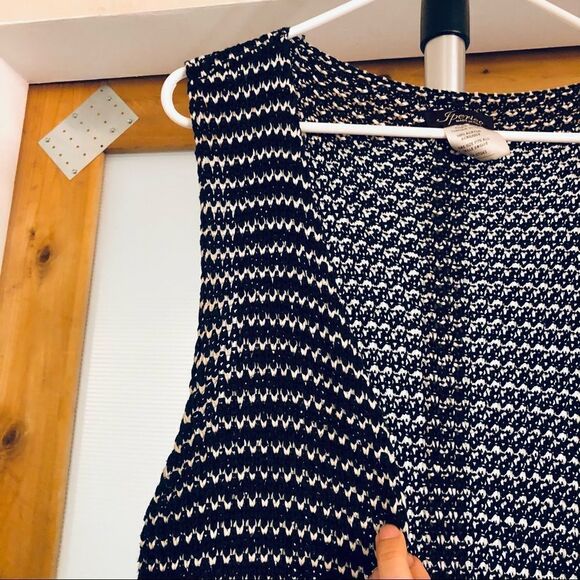 IPERICO Knit Cardigan Duster Vest w/ Tassels in Black White / One Size Fits Most - Picture 2 of 6